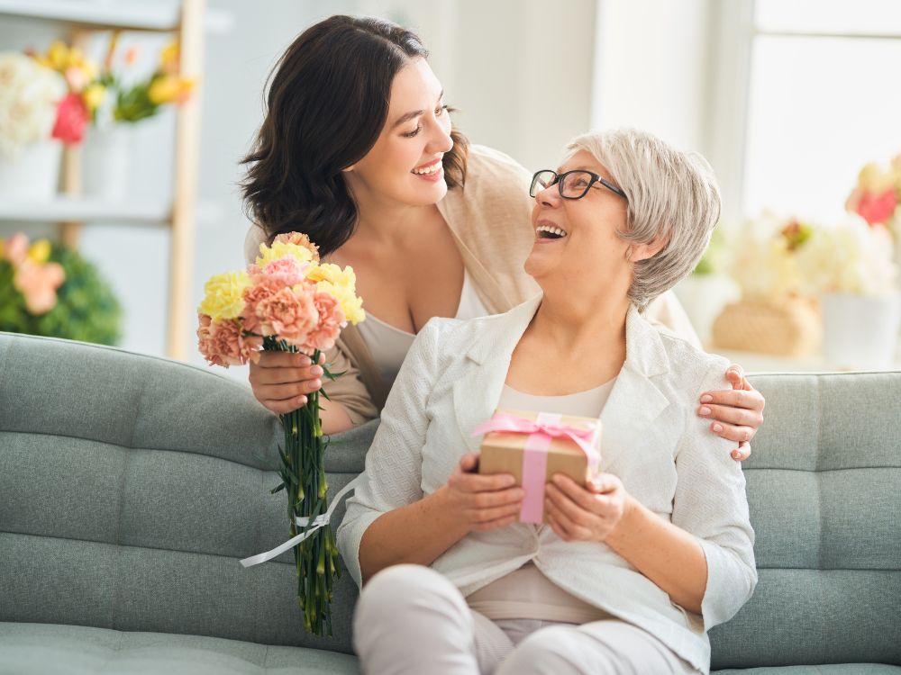 Para mim, uma mãe também é a rainha do lar. Ela se dedica ao cuidado com a casa e a família, desempenhando um papel central no dia a dia...